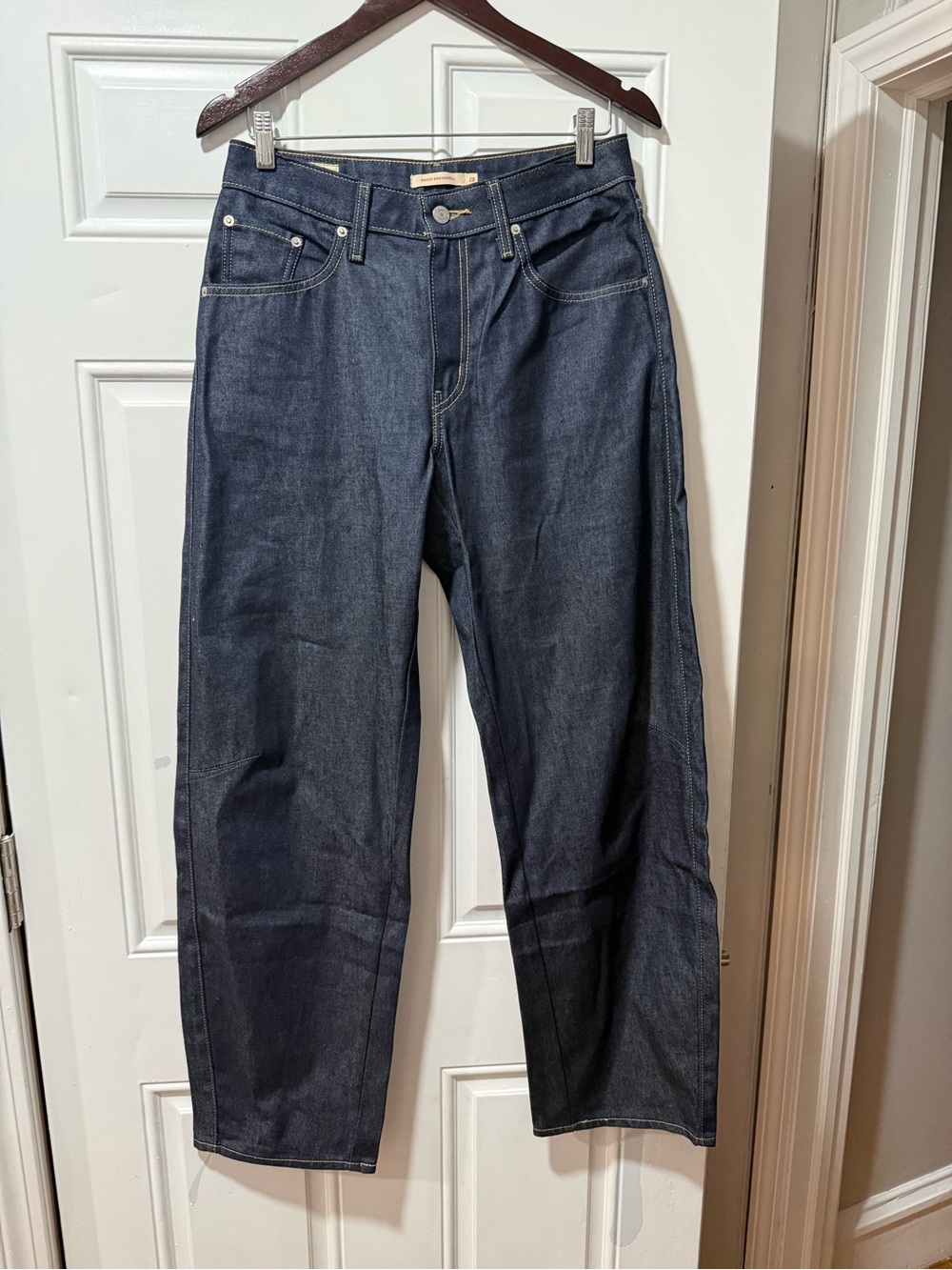 Levi's Women's High-Rise Dark Blue Barrel Jeans 28x32